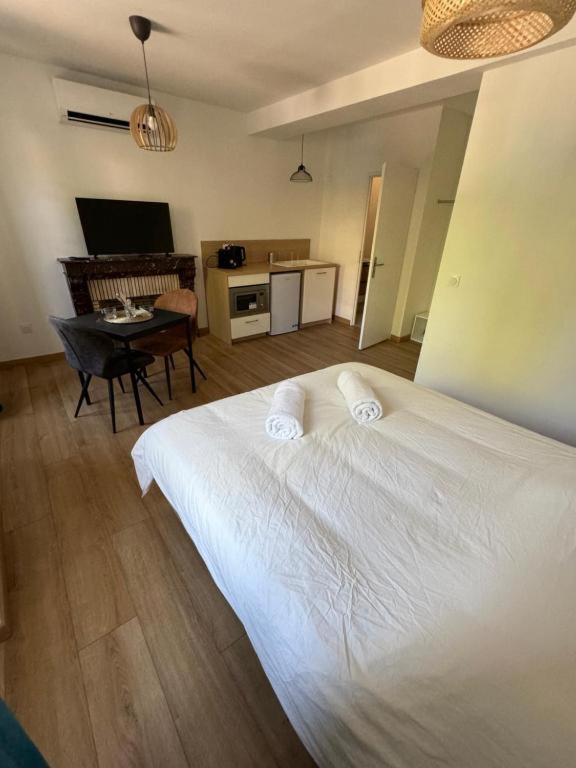 Comme A La Maison Crest Esterno foto